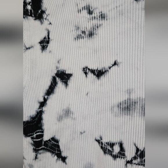 Black and White Tie-Front Top Tie Dye - Picture 2 of 4
